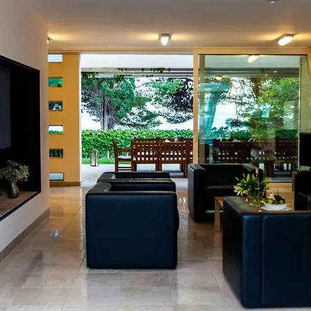 Sleeps 12 Pool Air Con Wifi